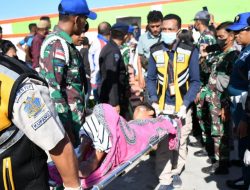 Tim SAR Gabungan TNI AL Evakuasi Korban KM Express Cantika 77