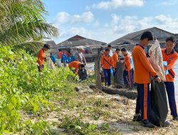 BCL Natuna Diwarnai Aksi Anak-Anak Sekolah Bersihkan Sampah Laut